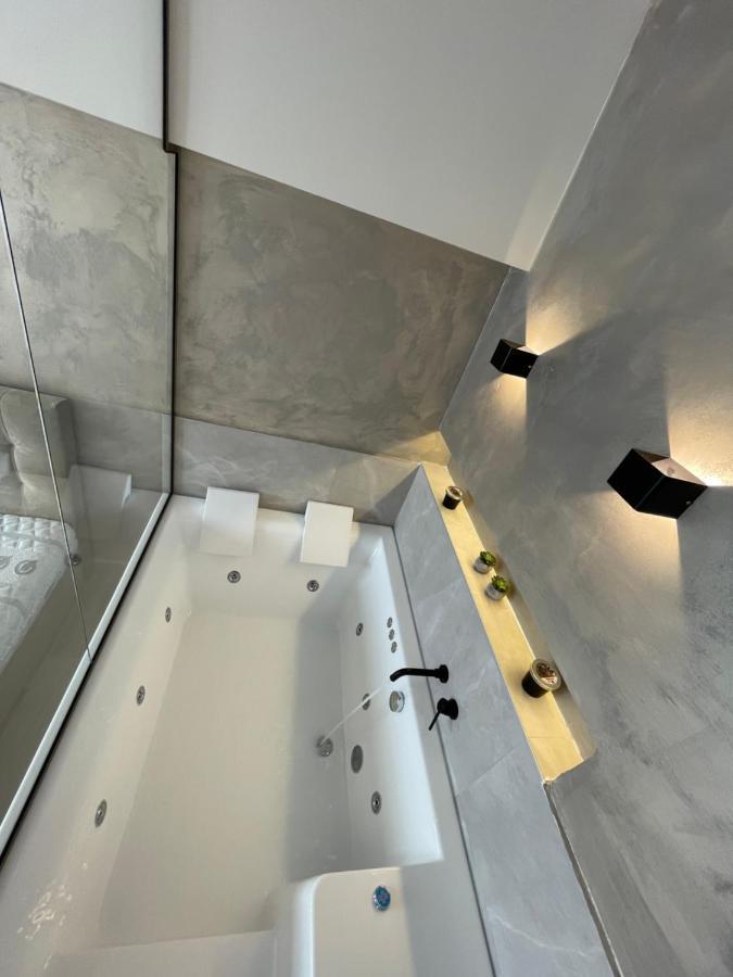 Jacuzzi Suite Ladadika Salonic Exterior foto